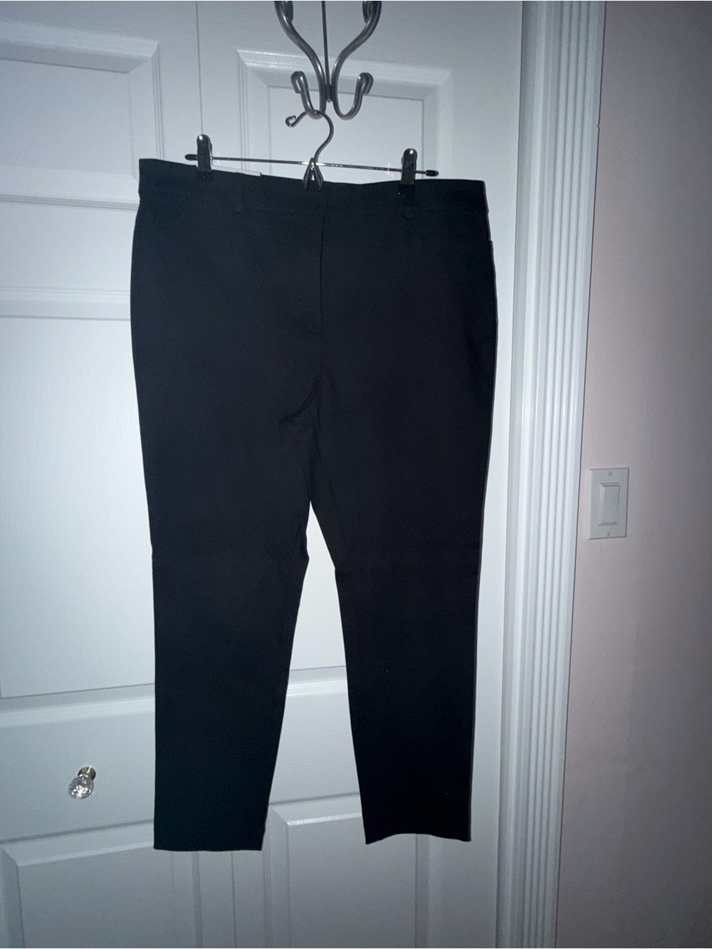 LOFT The Sutton Skinny in Black